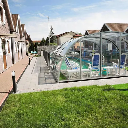 Homes With Swimming Pool, Ferienhaus *