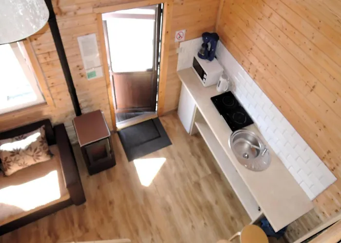 Homes With Swimming Pool, 別荘