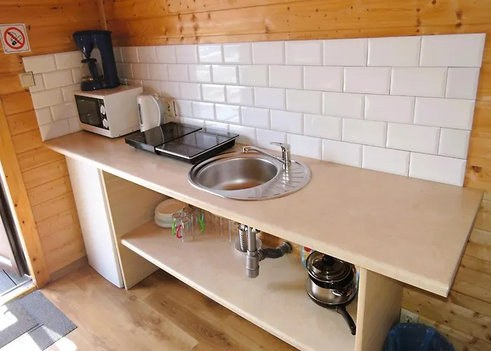 Homes With Swimming Pool, ミエンジズドロイェ