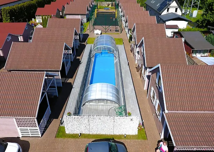 Homes With Swimming Pool, 別荘