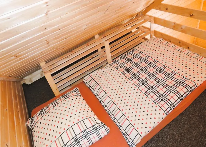 Homes With Swimming Pool, 別荘 ミエンジズドロイェ