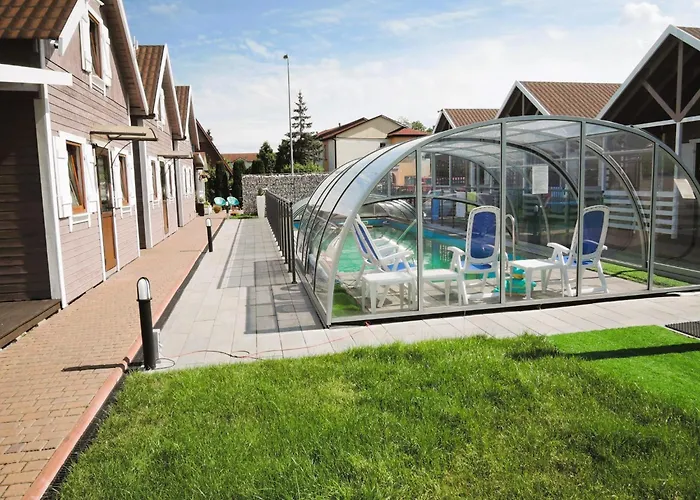 Homes With Swimming Pool, 別荘 *